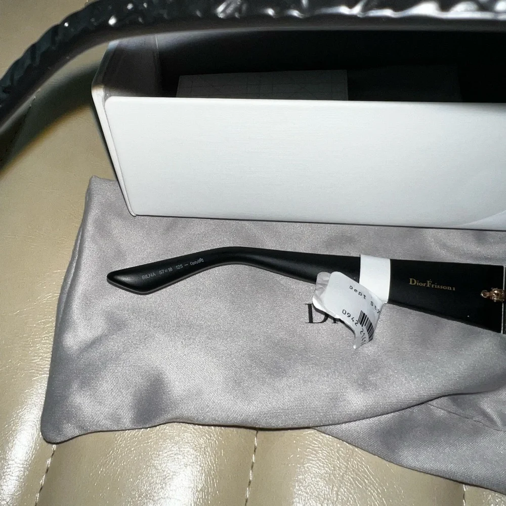 Dior Elegant Black Women's Sunglasses - Picture 3 of 5